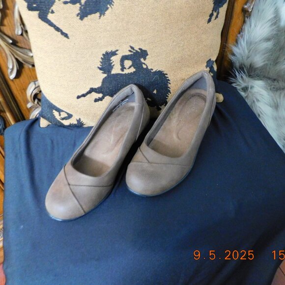 Easy Street New Comfort Brown Shoes - Picture 2 of 3